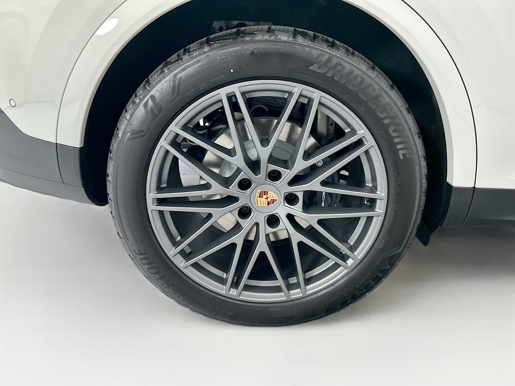Used 2026 Porsche Cayenne AWD/4WD image 33
