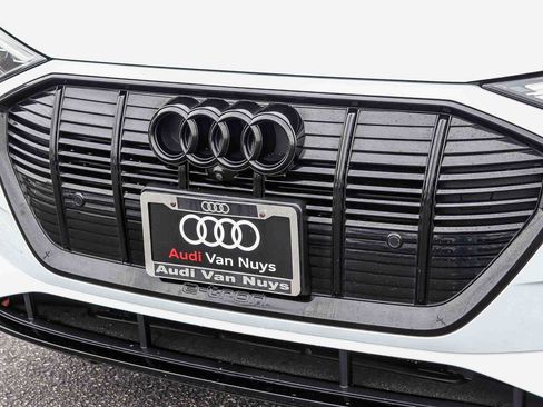 Used 2023 Audi e-tron Premium Plus w/ Premium Plus Package AWD/4WD image 8