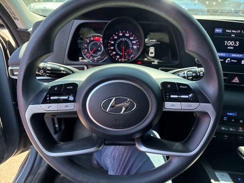 Used 2022 Hyundai Elantra SEL FWD image 3
