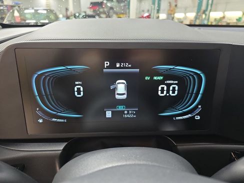 Used 2024 Kia Niro LX image 20