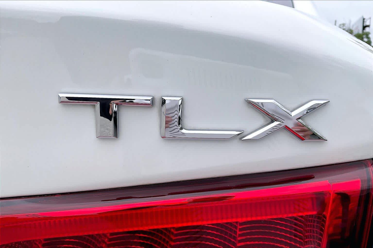 Certified 2018 Acura TLX FWD image 10