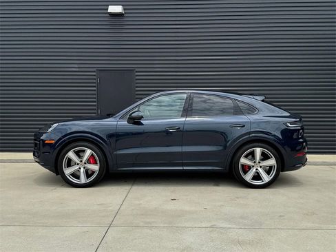 Used 2025 Porsche Cayenne S image 2