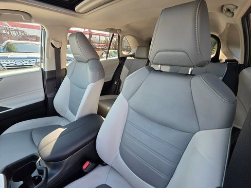 Used 2020 Toyota RAV4 XLE Premium image 23