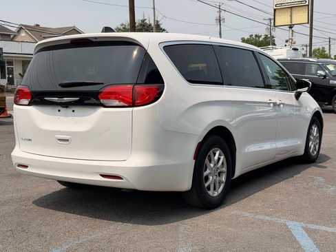Used 2023 Chrysler Voyager LX FWD image 5
