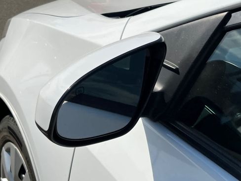 Used 2015 Toyota Corolla LE FWD image 11
