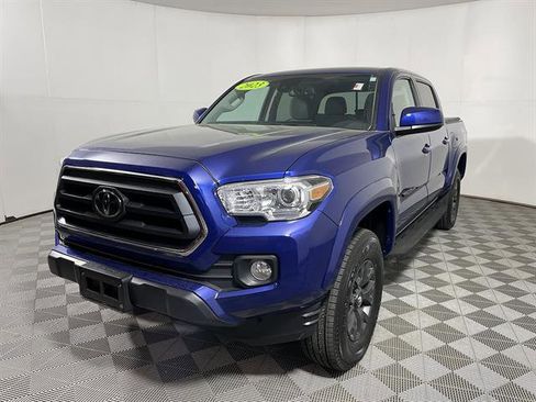 Certified 2023 Toyota Tacoma SR5 AWD/4WD image 3