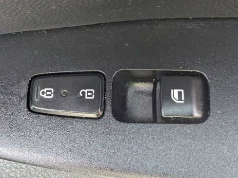 Used 2023 Kia Seltos S w/ Navigation Package FWD image 32