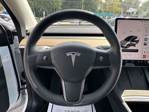 Used 2021 Tesla Model Y Long Range AWD/4WD image 24