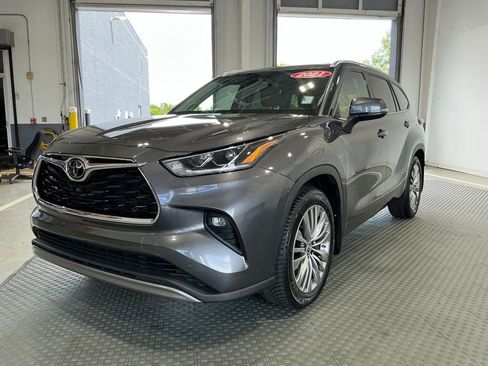 Used 2021 Toyota Highlander Platinum AWD/4WD image 2