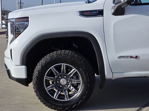 Used 2025 GMC Sierra 1500 AT4 image 5