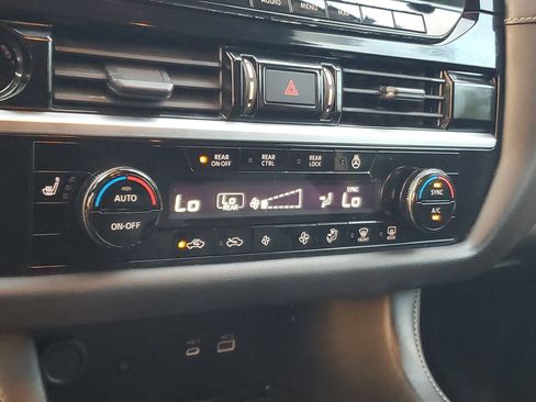 Used 2025 Nissan Pathfinder SL FWD image 22