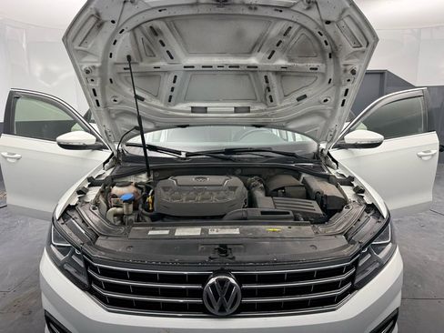 Used 2018 Volkswagen Passat 2.0T SE image 15