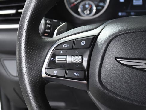 Used 2025 Genesis G70 2.5T image 11