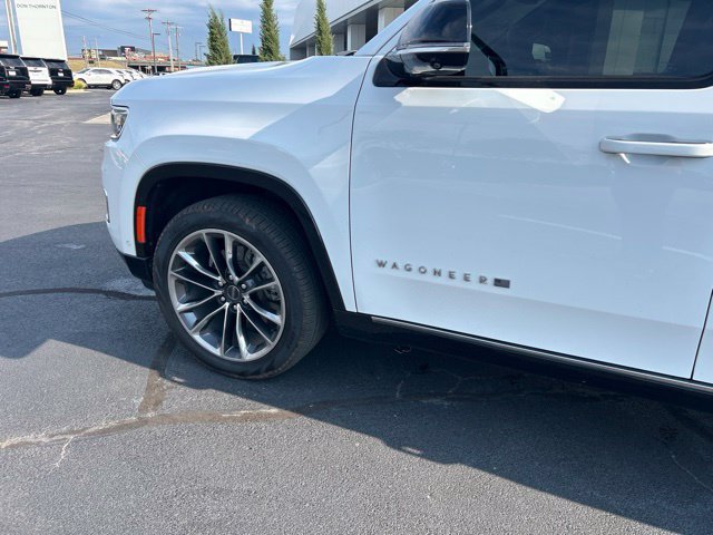 Used 2023 Jeep Wagoneer Series III w/ Premium Group I AWD/4WD image 11