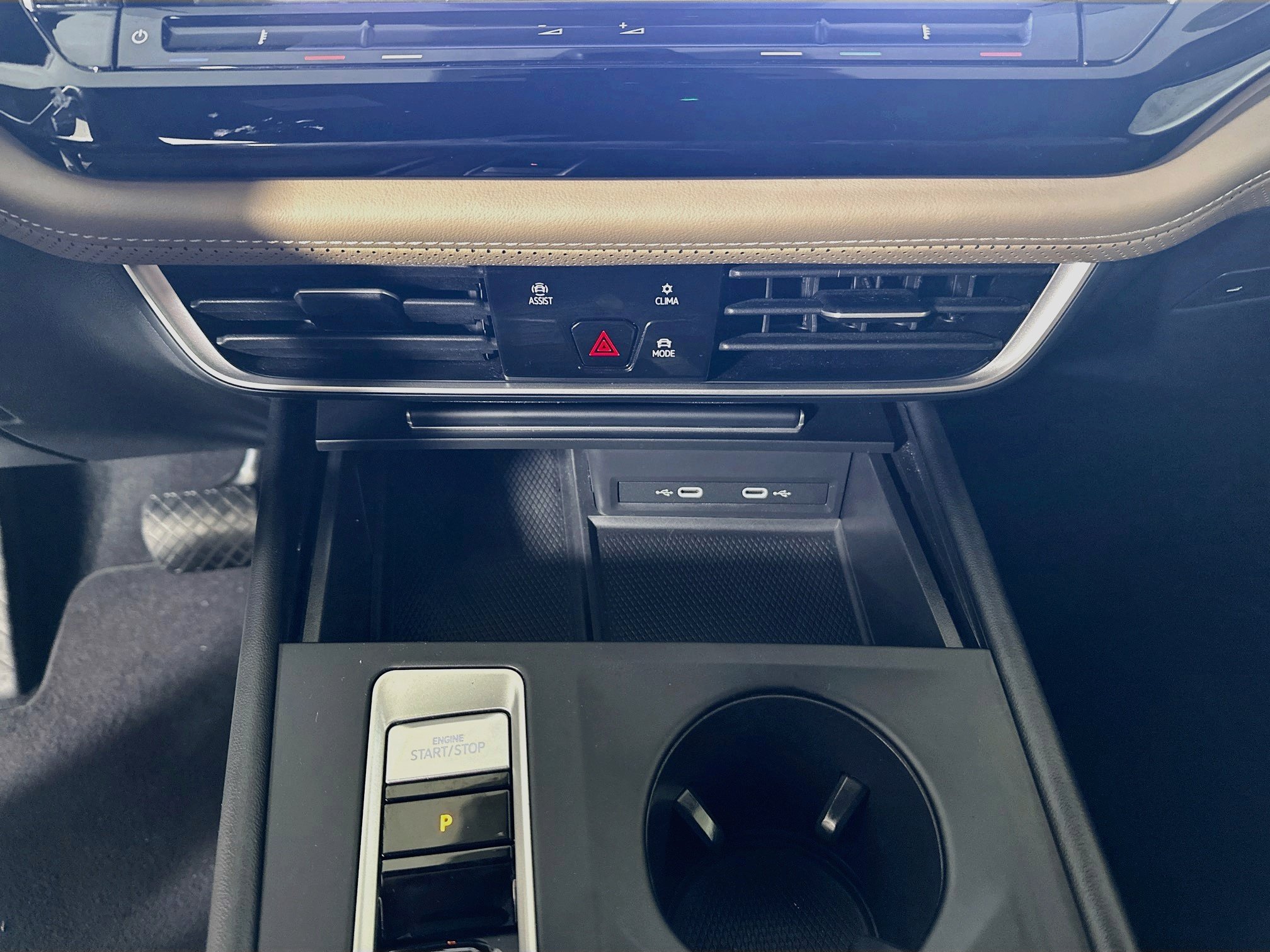 Used 2024 Volkswagen Atlas Cross Sport SE FWD image 23