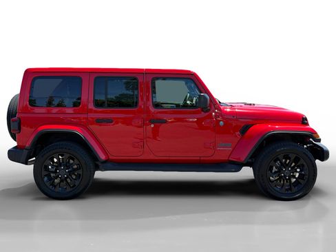 Used 2025 Jeep Wrangler Unlimited Sahara AWD/4WD image 6