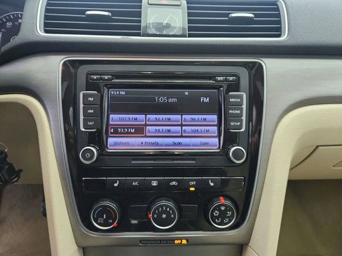 Used 2014 Volkswagen Passat TDI SE image 17