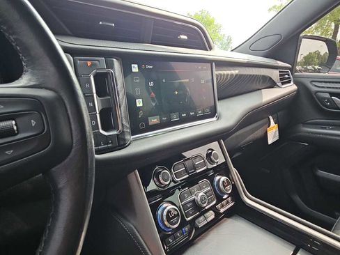 Certified 2022 GMC Yukon Denali w/ Denali Ultimate Package AWD/4WD image 29