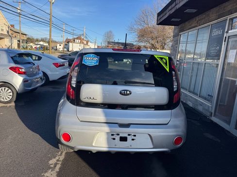 Used 2017 Kia Soul + FWD image 5