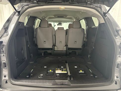 Used 2025 Toyota Sienna LE image 54