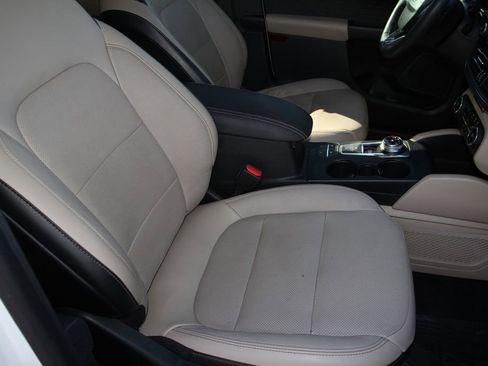 Certified 2020 Ford Escape Titanium AWD/4WD image 28