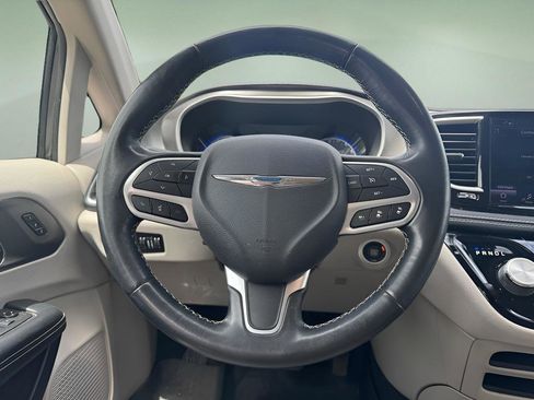 Used 2021 Chrysler Pacifica Touring-L FWD image 20