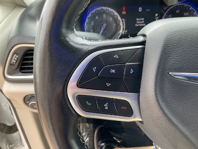 Used 2021 Chrysler Pacifica Touring-L FWD image 23