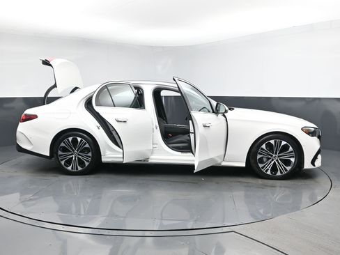 Used 2025 Mercedes-Benz E 350 4MATIC Sedan image 29