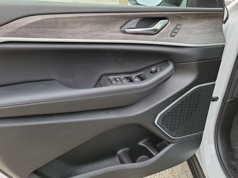 New 2026 Jeep Grand Cherokee Limited w/ Limited Altitude Package AWD/4WD image 19