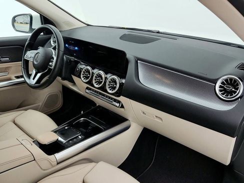 Used 2023 Mercedes-Benz GLA 250 w/ Premium Package image 24