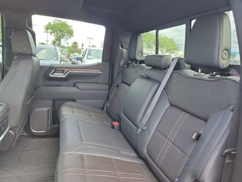 Certified 2025 Chevrolet Silverado 1500 High Country w/ High Country Premium Package AWD/4WD image 16