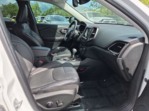 Used 2021 Jeep Cherokee Trailhawk w/ Premium Leather Package AWD/4WD image 32