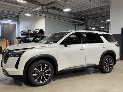 New 2026 Nissan Pathfinder Platinum w/ Cargo Package AWD/4WD image 32