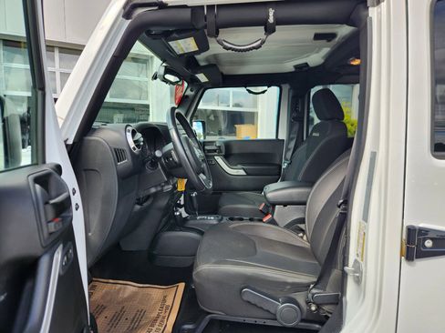 Used 2017 Jeep Wrangler Unlimited Sahara w/ Max Tow Package image 22