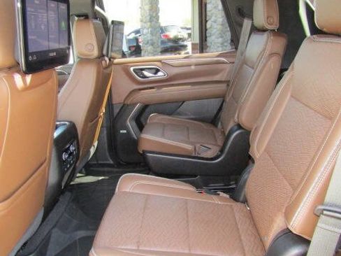 Used 2021 Chevrolet Tahoe High Country w/ Premium Package AWD/4WD image 8
