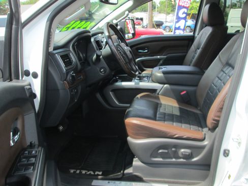 Used 2019 Nissan Titan Platinum Reserve w/ Platinum Utility Package AWD/4WD image 13
