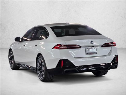 Used 2027 BMW 530i w/ M Sport Package RWD image 7