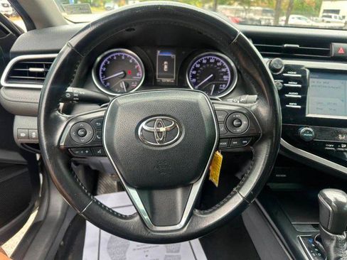 Used 2018 Toyota Camry SE FWD image 11