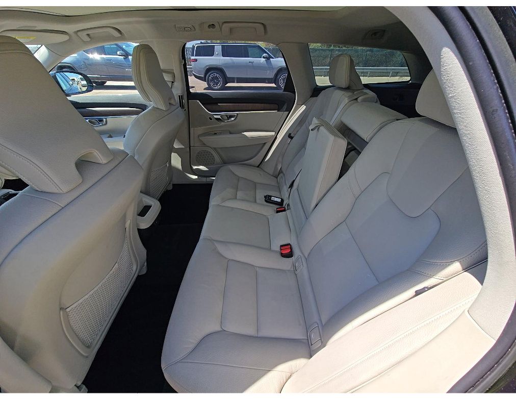 Used 2022 Volvo V90 B6 Cross Country w/ Climate Package AWD/4WD image 7