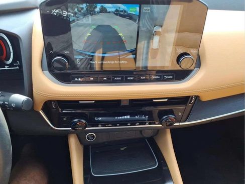 Used 2023 Nissan Rogue Platinum FWD image 14
