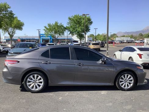 Used 2018 Toyota Camry LE image 28