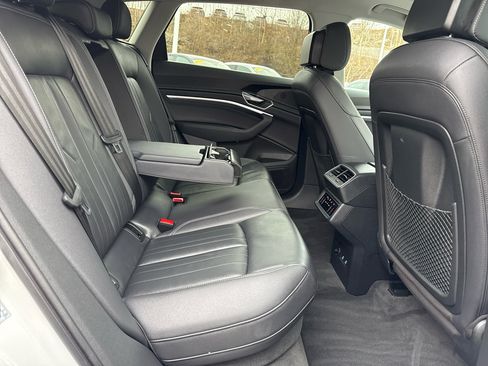 Used 2022 Audi e-tron Premium w/ Convenience Plus Package image 30