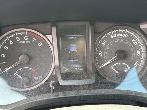 Used 2022 Toyota Tacoma TRD Off-Road AWD/4WD image 16