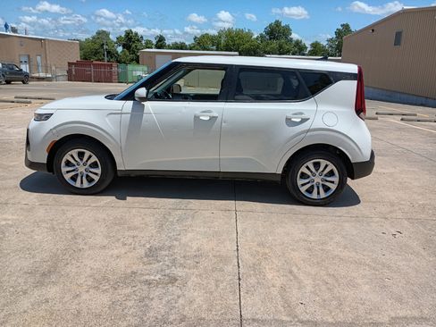Used 2020 Kia Soul LX image 6