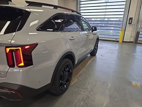Used 2025 Kia Sorento SX Prestige AWD/4WD image 4
