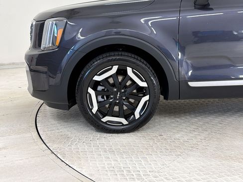 Used 2025 Kia Telluride S FWD image 11