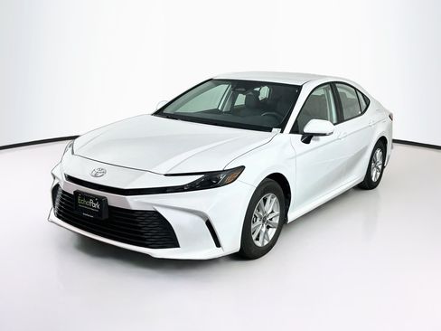 Used 2025 Toyota Camry LE FWD image 3