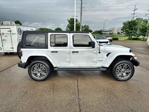 Used 2023 Jeep Wrangler Unlimited Sahara w/ Cold Weather Group AWD/4WD image 10