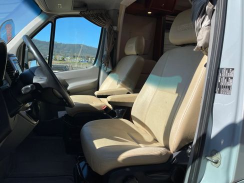 Used 2013 Mercedes-Benz Sprinter 3500 image 10