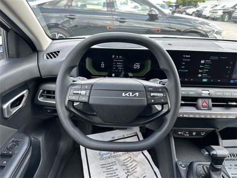 New 2025 Kia K4 LX image 14